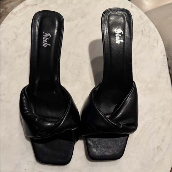 Black Women's kitten Heeled Sandals - Picture 2 of 6